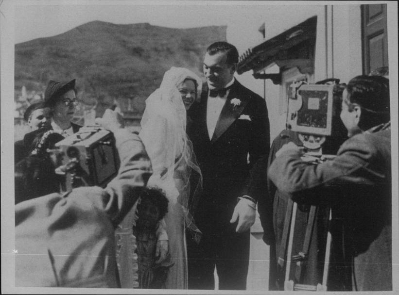 Ormai famoso, Carnera si spos a Sequals il 13 marzo 1939 con Pina Kovacic (cognome italianizzato in “Cavazzi”). La coppia ebbe due figli, Umberto e Giovanna Maria (Archivio La Gazzetta dello Sport)